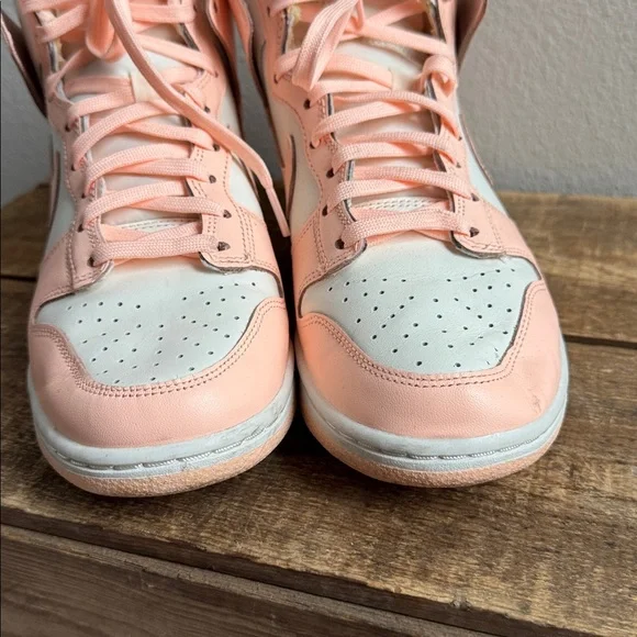 2021 Nike Wmns Dunk High 'Crimson Tint' Lace Up Sneakers size 8 - Picture 3 of 7
